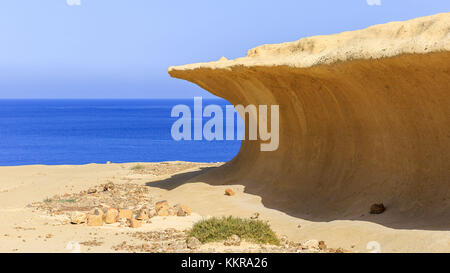 Felsformationen an der Küste in der Nähe von g? asri auf der Insel Gozo Stockfoto