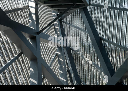 DRESDEN, AUGUST 2012: Detail des Militärhistorischen Museumsgebäudes in Dresden, vom Planer Daniel Libeskind. Stockfoto