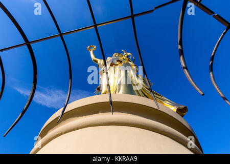 Die Victoria auf der Siegessäule in Berlin, Lokally bekannt als golden Lizzy (Goldelse) Stockfoto