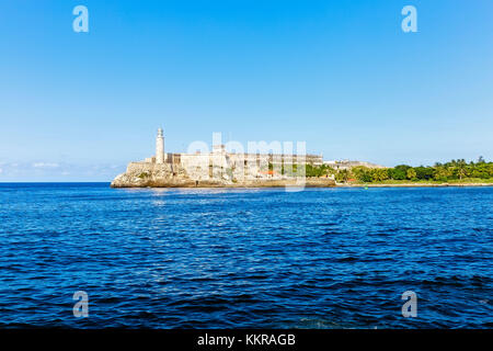 Der Leuchtturm Faro Castillo del Morro, in Havanna, Kuba. vom Malecon gesehen. Stockfoto