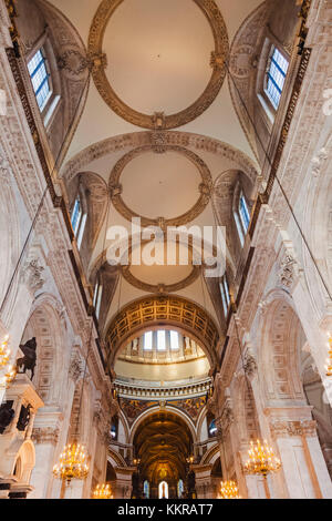 England, London, St. Paul's Cathedral, das Kirchenschiff Stockfoto