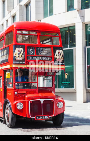 England, London, Vintage routemaster Doppeldecker roten Bus Stockfoto