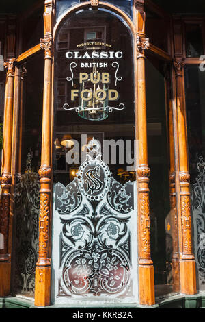 England, London, typisch traditionellen Pub Fenster Stockfoto