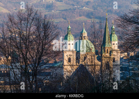 Österreich, Salzburger Land, Salzburg, erhöhten Stadtblick, Dämmerung Stockfoto