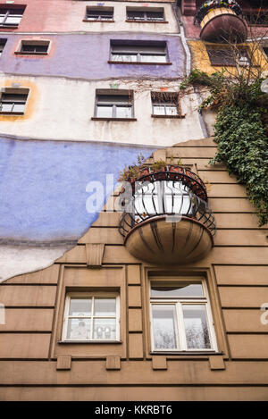 Österreich, Wien, Burgtheater, entworfen vom Architekten friedenreich Hundertwasser, außen Stockfoto