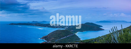 Britische Jungferninseln, Virgin Gorda, soldier Bay, Erhöhte Ansicht der Soldat Bucht und südlichen Virgin Gorda, Dawn Stockfoto