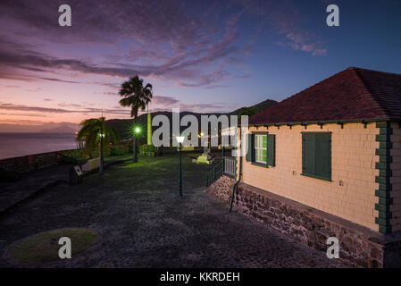 Niederlande, Sint Eustatius, Oranjestad, Fort Oranje, Interieur, Dämmerung Stockfoto