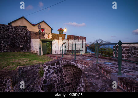 Niederlande, Sint Eustatius, Oranjestad, Fort Oranje, extrance Tor, Dawn Stockfoto