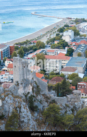 Omis Altstadt mit dem Mirabella Festung (Peovica), Split-dalmatien County, Dalmatien, Adriaküste, Kroatien Stockfoto