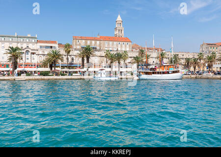 Hafen und Uferpromenade Riva von Split, Dalmatien, Kroatien Stockfoto