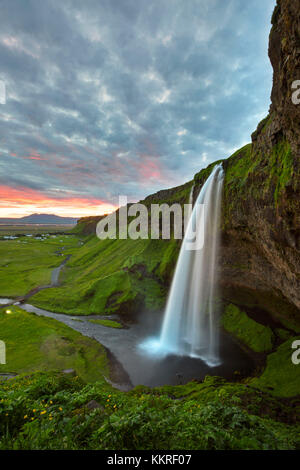 Der Wasserfall Seljalandsfoss, porsmerkurvegur, sudurland, Island Stockfoto