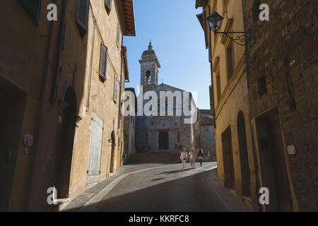 Europa, Italien, Toskana, Siena, Orcia-Tal, San Quirico d'Orcia. Kirche von san Quirico Stockfoto