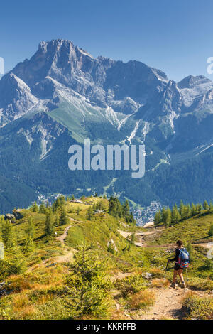 Wanderer Spaziergänge auf der Spur, Pale di San Martino Dolomiten, San Martino di Castrozza, Trient Provinz, Trentino Alto Adige, Italien, Europa Stockfoto