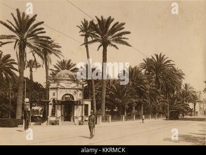 Der moderne Kiosk im Parque San Telmo auf Gran Canaria ist ein architektonisches Merkmal, das für sein einzigartiges Design bekannt ist. Es liegt im historischen Park, einem wichtigen Teil des Erbes der Insel. Stockfoto