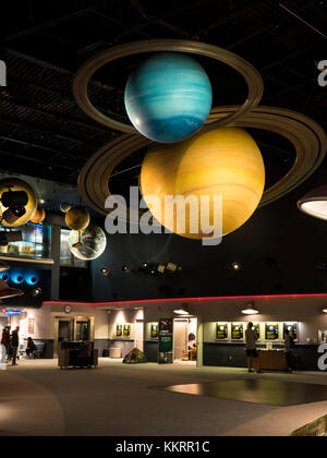 Planetenkugeln hängen von der Decke, Johnson Geo Center, St. John's, Neufundland, Kanada. Stockfoto