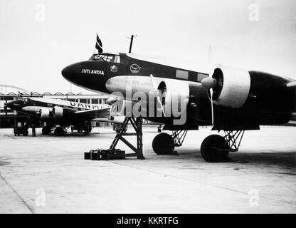 Die Focke Wulf Condor, ein deutsches Transportflugzeug, ist in dieser historischen Aufzeichnung zu sehen. Es wurde im Zweiten Weltkrieg für Langstreckenmissionen verwendet und ist für seine Design- und Einsatzgeschichte bekannt. Stockfoto