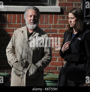 NEW YORK, NY - 12. MÄRZ: Noah Baumbach, Dustin Hoffman, Adam Sandler, Emma Thompson filmt Noah Baumbachs „die Meyerowitz-Geschichten“ am 12. März 2016 in New York City. Leute: Dustin Hoffman Stockfoto