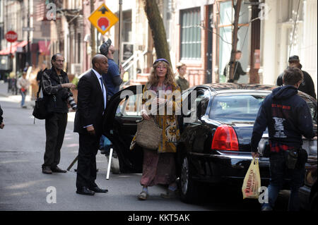 NEW YORK, NY - 12. MÄRZ: Noah Baumbach, Dustin Hoffman, Adam Sandler, Emma Thompson filmt Noah Baumbachs „die Meyerowitz-Geschichten“ am 12. März 2016 in New York City. Leute: Emma Thompson Stockfoto