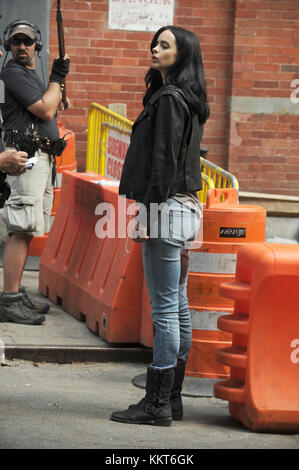 NEW YORK, NY - JULI 07: Kristen Ritter am Set der neuen TV-Show AKA Jessica Jones am 7. Juli 2015 in New York City. Leute: Kristen Ritter Stockfoto