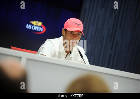 NEW YORK, USA - 26. AUGUST: Rafael Nadal spricht während einer Pressekonferenz vor den 2017 US Open Tennis Championships, die vom 28. August bis 10. September im Billie Jean King National Tennis Center in New York, USA, am 26. August 2017 stattfinden werden. Leute: Rafael Nadal Stockfoto