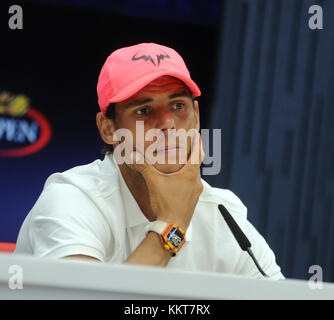 New York, USA - 26. August: Rafael Nadal spricht während einer Pressekonferenz vor 2017 US Open Tennis Meisterschaften, die am 28. August abgehalten - 10. september zu Billie Jean King National Tennis Center, New York, United States am 26 August, 2017. people: Rafael Nadal Stockfoto