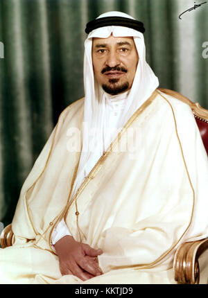 König Khalid bin Abdulaziz, König von Saudi-Arabien von 1975 bis 1982, ist in einem offiziellen Porträt dargestellt. Seine Führung prägte Saudi-Arabien während einer Transformationsphase in seiner Geschichte maßgeblich. Stockfoto