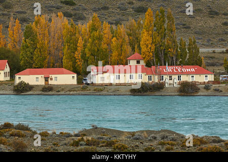 Hotel La Leona von La Leona Fluss, Route 40, Patagonien, Argentinien, Südamerika Stockfoto