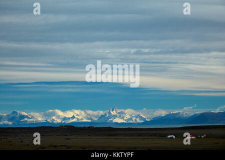 Mount Fitz Roy, Lago Viedma, und Bauernhaus, Patagonien, Argentinien, Südamerika Stockfoto