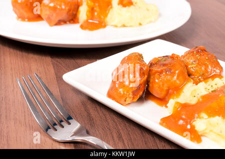 Selektiver Fokus auf das Fleisch Kugeln auf der rechten Seite Stockfoto