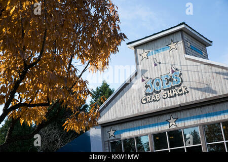 Ein Logoschild vor einem Joe's Crab Shack Restaurant in Fairfax, Virginia am 26. November 2017. Stockfoto