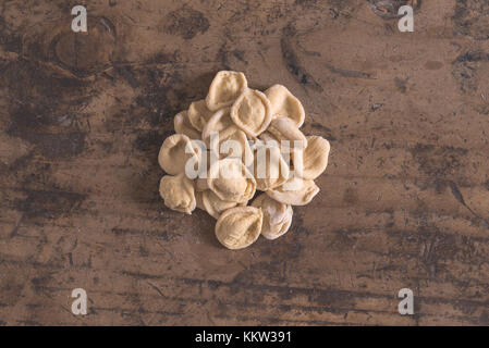 Handgemachte orecchiette typische frische Pasta aus Apulien Stockfoto