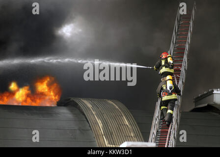 Mailand (Italien), die Feuerwehr Intervention auf ein Feuer Stockfoto