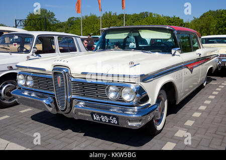 DEN BOSCH, Niederlande - 10. MAI 2016: Vintage 1959 Ford Edsel Oldtimer Stockfoto