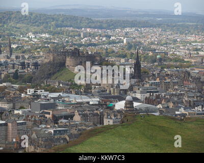 Stadt Edinburgh von Arthurs Seat gesehen Stockfoto