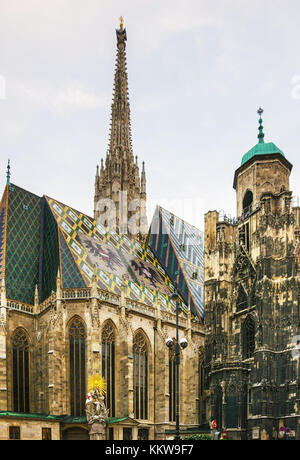 Wien, Österreich - 31. August 2013: Hl. Stephanus Kathedrale spire in Stephansplatz in Wien, Österreich Stockfoto