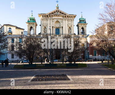 Kirche mit zwei Glockentürme in Mailand, Italien Stockfoto