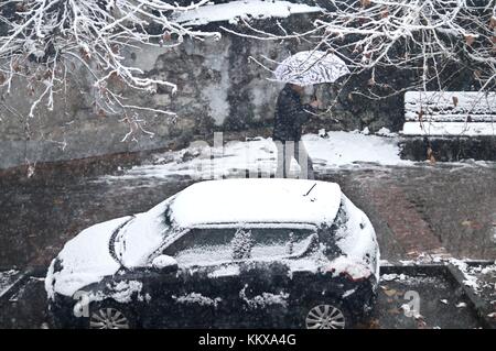 Grenoble, Frankreich. 01 Dez, 2017. Kalte Welle auf Frankreich mit negativen Temperaturen und Schnee insbesondere in einem Bahnhof der SNCF und auf die Gleise der Züge, TER und TGV. Grenoble, Isère, Rhône-Alpes Auvergne. Grenoble, Frankreich - 12.01.2017, Kredit: thibaut/alamy leben Nachrichten Stockfoto