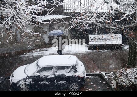 Grenoble, Frankreich. 01 Dez, 2017. Kalte Welle auf Frankreich mit negativen Temperaturen und Schnee insbesondere in einem Bahnhof der SNCF und auf die Gleise der Züge, TER und TGV. Grenoble, Isère, Rhône-Alpes Auvergne. Grenoble, Frankreich - 12.01.2017, Kredit: thibaut/alamy leben Nachrichten Stockfoto