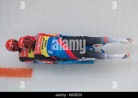 Altenberg, Deutschland. Dezember 2017. Der Deutsche Toni Eggert (R) und Sascha Benecken im Doppelspiel der Männer bei der Rodelweltmeisterschaft in Altenberg am 2. Dezember 2017. Quelle: Sebastian Kahnert/dpa/Alamy Live News Stockfoto