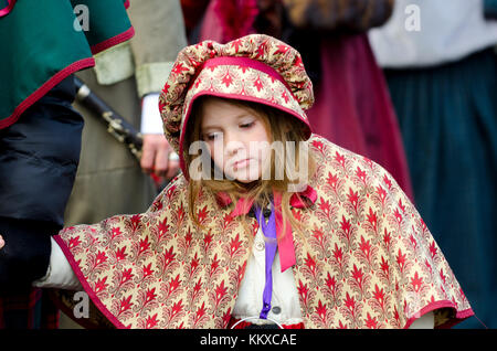 Rochester, Großbritannien. 2. Dez, 2017. Hunderte von Menschen verkleiden sich in Dickensian Kostüm und Parade durch die Stadt am ersten Tag des jährlichen Rochester Dickensian Christmas Festival Credit: PjrNews/Alamy leben Nachrichten Stockfoto