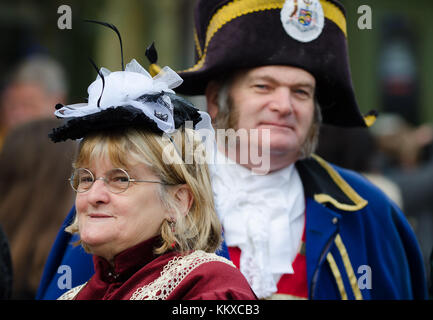 Rochester, Großbritannien. 2. Dez, 2017. Hunderte von Menschen verkleiden sich in Dickensian Kostüm und Parade durch die Stadt am ersten Tag des jährlichen Rochester Dickensian Christmas Festival Credit: PjrNews/Alamy leben Nachrichten Stockfoto