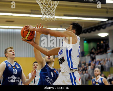 Karlsruhe, Deutschland. Dezember 2017. Jarelle Reischel (PSK) am Ball, GES/ Basketball/ ProA: PSK Lions - Baskets Paderborn 02.12.2017 -- Nutzung weltweit Credit: dpa/Alamy Live News Stockfoto