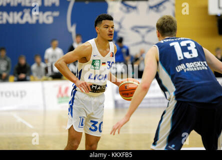 Karlsruhe, Deutschland. Dezember 2017. Jarelle Reischel (PSK) am Ball. GES/ Basketball/ ProA: PSK Lions - Baskets Paderborn 02.12.2017 -- Nutzung weltweit Credit: dpa/Alamy Live News Stockfoto