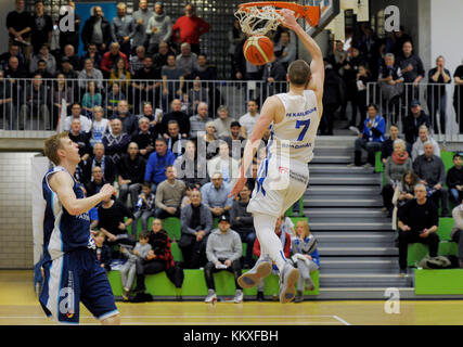 Karlsruhe, Deutschland. Dezember 2017. Craig Bradshaw (PSK) am Ball. GES/ Basketball/ ProA: PSK Lions - Baskets Paderborn 02.12.2017 -- Nutzung weltweit Credit: dpa/Alamy Live News Stockfoto