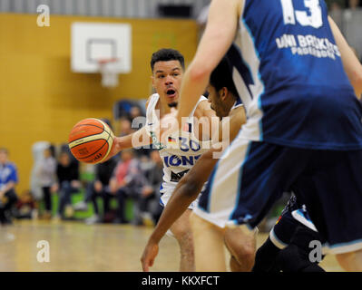 Karlsruhe, Deutschland. Dezember 2017. Jarelle Reischel (PSK) am Ball. GES/ Basketball/ ProA: PSK Lions - Baskets Paderborn 02.12.2017 -- Nutzung weltweit Credit: dpa/Alamy Live News Stockfoto