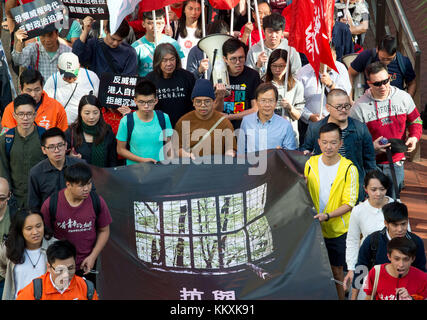 Dezember 2017 - Hongkong, SVR Hongkong, CHINA - SVR HONGKONG, CHINA: 03. Dezember 2017. Pro-demokratische Aktivisten marschieren gegen Hongkongs â-œauthoritarianâ-Regime, möglicherweise das letzte Mal, bevor viele von ihnen inhaftiert werden. Joshua Wong und Nathan Law unterstützen den marsch von Wan Chai zum letzten Berufungsgericht in Central (Foto: © Jayne Russell via ZUMA Wire) Stockfoto