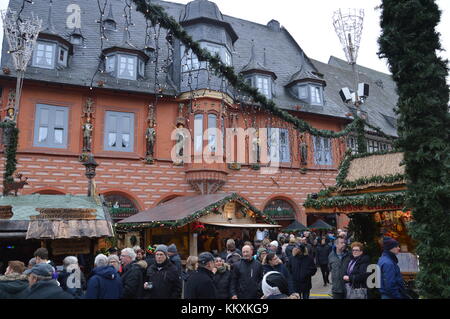 Goslar, Deutschland. 2. Dezember 2017. Der traditionelle Weihnachtsmarkt in Goslar, Deutschland Credit: markku Rainer peltonen/alamy leben Nachrichten Stockfoto