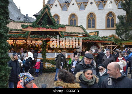 Goslar, Deutschland. 2. Dezember 2017. Der traditionelle Weihnachtsmarkt in Goslar, Deutschland Credit: markku Rainer peltonen/alamy leben Nachrichten Stockfoto