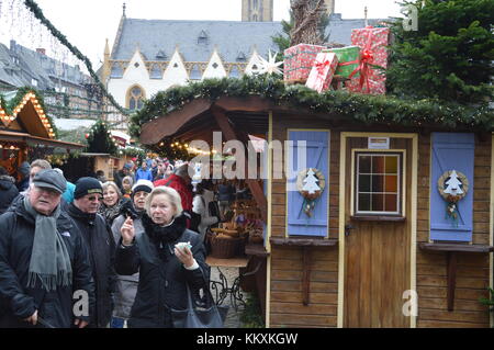 Goslar, Deutschland. 2. Dezember 2017. Der traditionelle Weihnachtsmarkt in Goslar, Deutschland Credit: markku Rainer peltonen/alamy leben Nachrichten Stockfoto