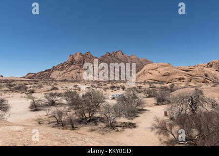 Spitzkoppe Gruppe von kahlen Granitgipfel in der Namib Wüste von Namibia Stockfoto